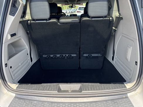 Used 2011 Chrysler Town & Country Touring-L w/ Entertainment Group #2 FWD image 31