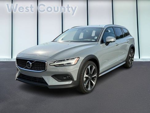 Certified 2025 Volvo V60 B5 Cross Country Ultra AWD/4WD image 9