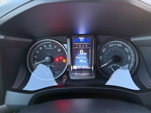 Used 2021 Toyota Tacoma TRD Off-Road w/ Technology Package AWD/4WD image 27