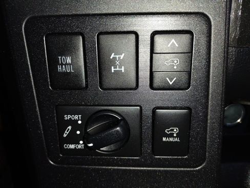 Used 2018 Toyota Sequoia Platinum w/ Preferred Accessory Package image 32