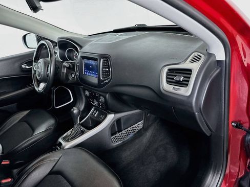 Used 2019 Jeep Compass Latitude FWD image 28