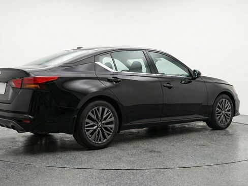 Used 2025 Nissan Altima 2.5 SV FWD image 9