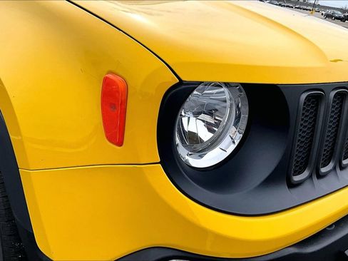 Used 2018 Jeep Renegade Trailhawk w/ Cold Weather Group II image 29