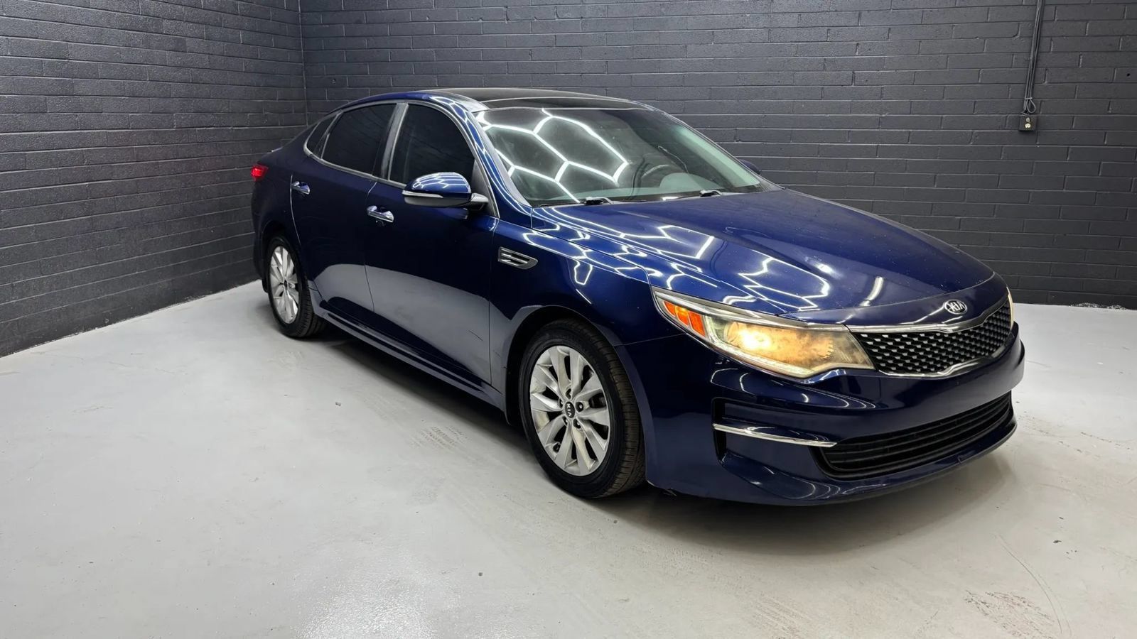 Used 2018 Kia Optima EX w/ Premium Package FWD image 1