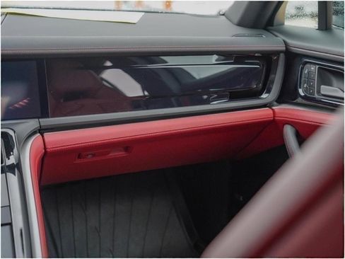 New 2025 Porsche Panamera 4 image 33