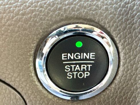 Used 2017 Lincoln Navigator Select RWD image 17