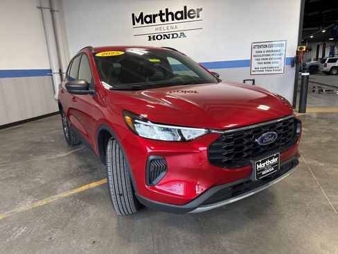 Used 2025 Ford Escape ST-Line AWD/4WD image 3