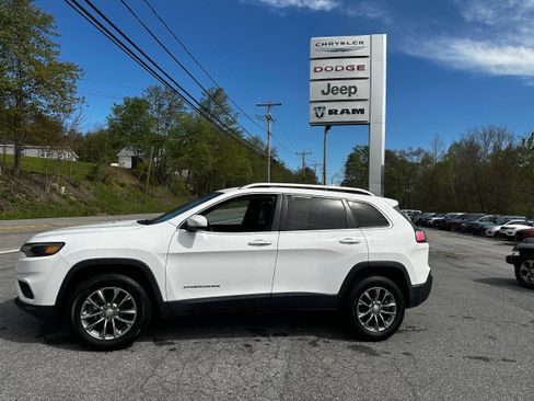 Used 2019 Jeep Cherokee Latitude Plus w/ Cold Weather Group AWD/4WD image 29