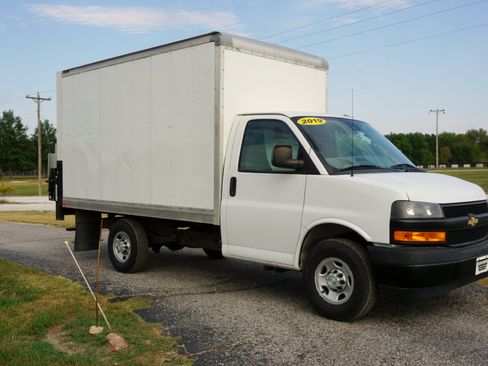 Used 2019 Chevrolet Express 3500 image 4