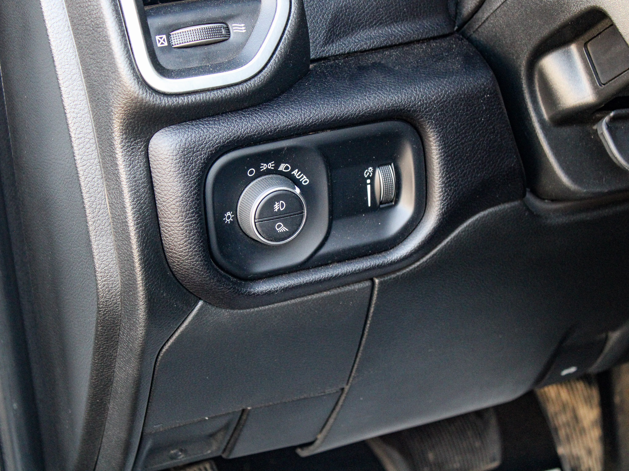 Used 2025 RAM 2500 Big Horn AWD/4WD image 37
