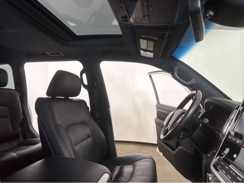 Used 2020 Toyota Land Cruiser Heritage Edition image 27