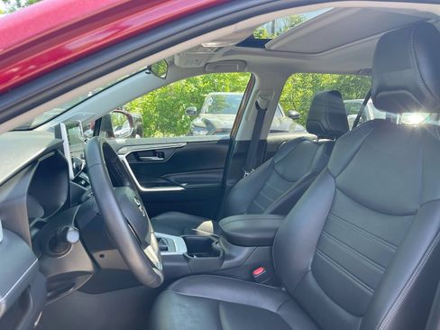 Certified 2022 Toyota RAV4 XLE Premium AWD/4WD image 11