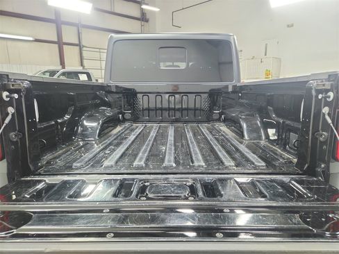 Used 2022 Jeep Gladiator Sport image 39