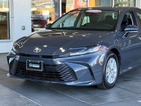 Used 2025 Toyota Camry LE image 3