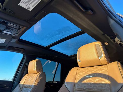 Used 2023 Cadillac Escalade Premium Luxury w/ Performance Package image 24