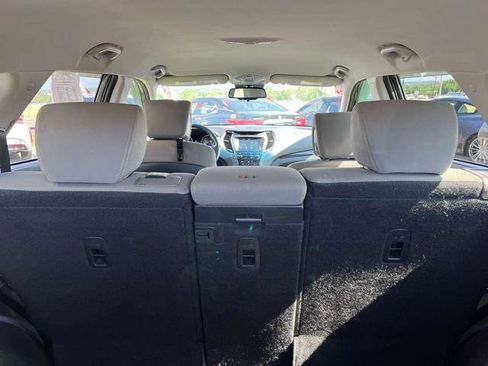 Used 2018 Hyundai Santa Fe SE FWD image 13