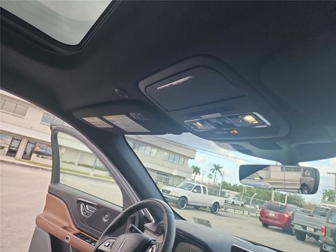 Used 2023 Lincoln Aviator Reserve w/ Equipment Group 201A image 31