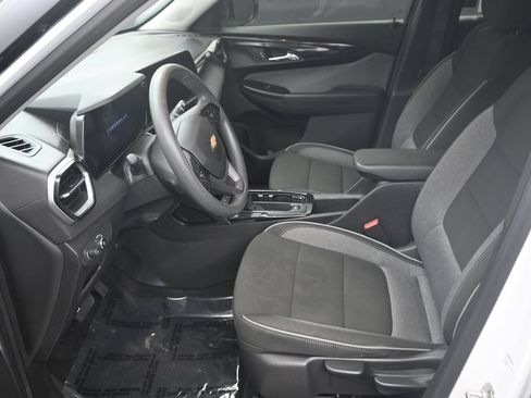 Used 2025 Chevrolet TrailBlazer LS FWD image 10