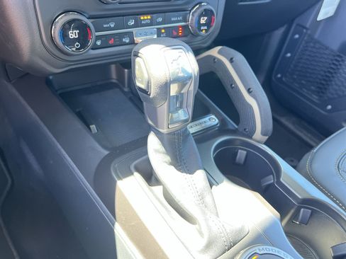 New 2026 Ford Bronco Badlands AWD/4WD image 22