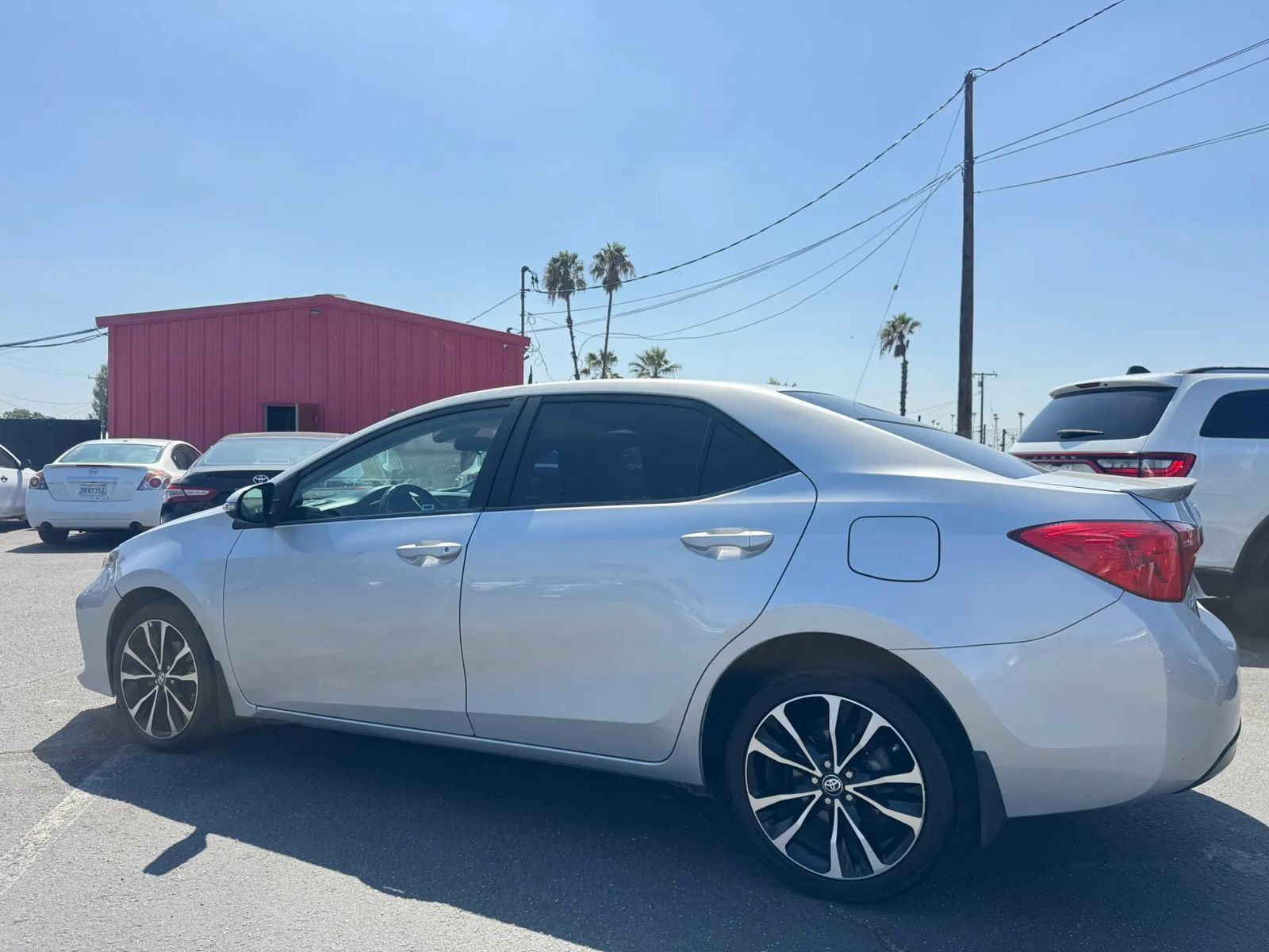 Used 2017 Toyota Corolla SE w/ Carpet Mat Package (TMS) FWD image 4