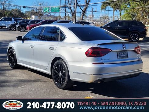 Used 2018 Volkswagen Passat 2.0T SE image 3