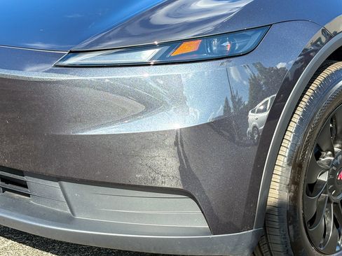 Used 2026 Tesla Model Y AWD image 6