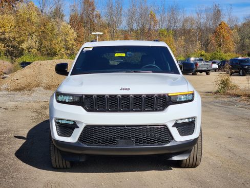 New 2025 Jeep Grand Cherokee Limited w/ Black Appearance Package AWD/4WD image 14