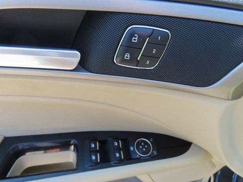 Used 2013 Ford Fusion SE FWD image 16