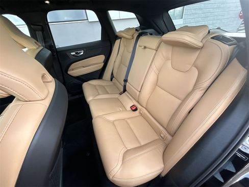 Certified 2023 Volvo XC60 B6 Ultimate w/ Climate Package image 23