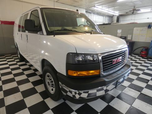 Used 2023 GMC Savana 2500 w/ Driver Convenience Package image 3