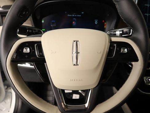 New 2025 Lincoln Corsair Grand Touring image 3