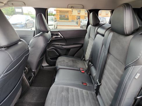 Used 2024 Mitsubishi Outlander SE image 9