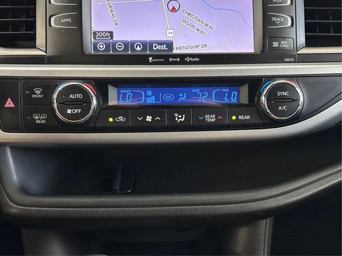 Used 2018 Toyota Highlander SE w/ Carpet Mat Package (TMS) AWD/4WD image 37