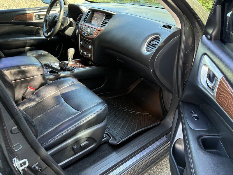Used 2019 Nissan Pathfinder Platinum AWD/4WD image 24