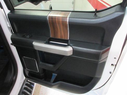 Used 2017 Ford F150 Lariat image 33