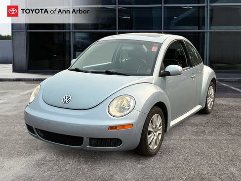 Used 2009 Volkswagen Beetle Coupe FWD image 2