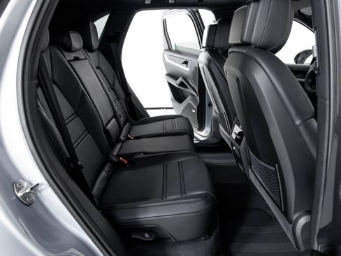 Used 2024 Porsche Cayenne image 44