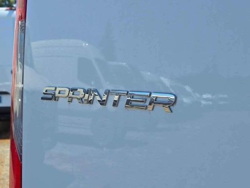Used 2025 Mercedes-Benz Sprinter 2500 image 18