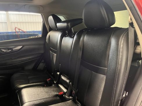 Used 2018 Nissan Rogue SL w/ Premium Package image 17