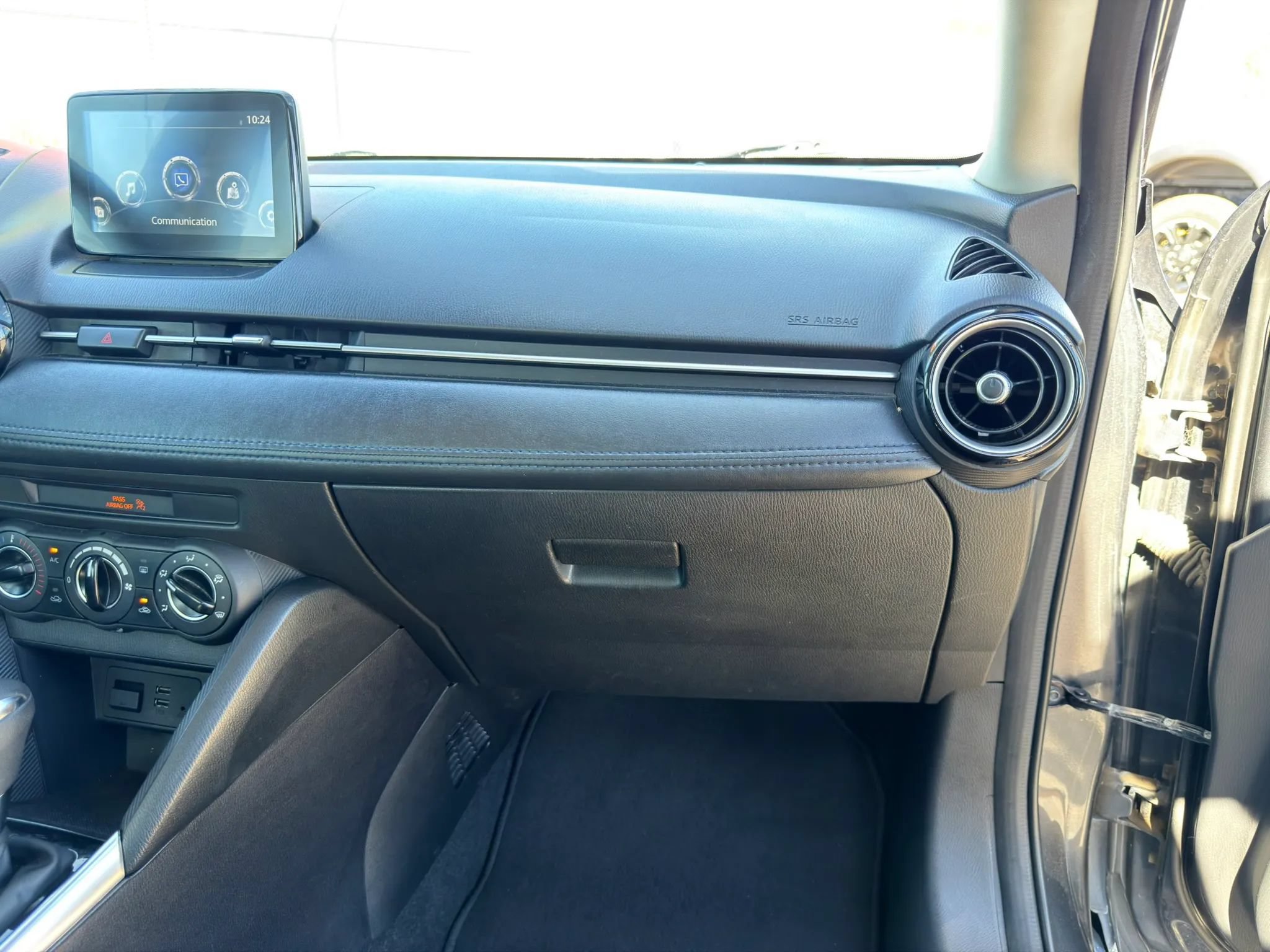 Used 2019 Toyota Yaris LE FWD image 4