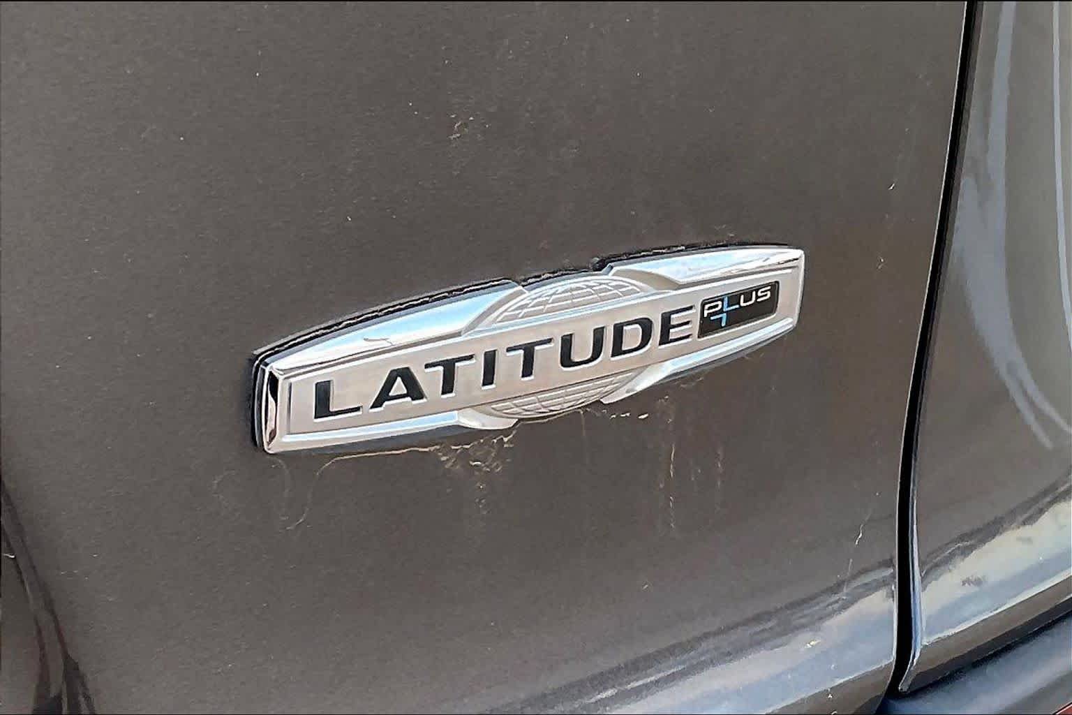 Used 2021 Jeep Cherokee Latitude Plus w/ Sun & Sound Group FWD image 11