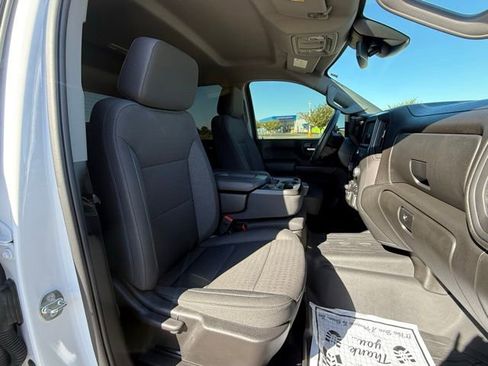 Used 2024 Chevrolet Silverado 2500 Custom w/ Custom Value Package image 9