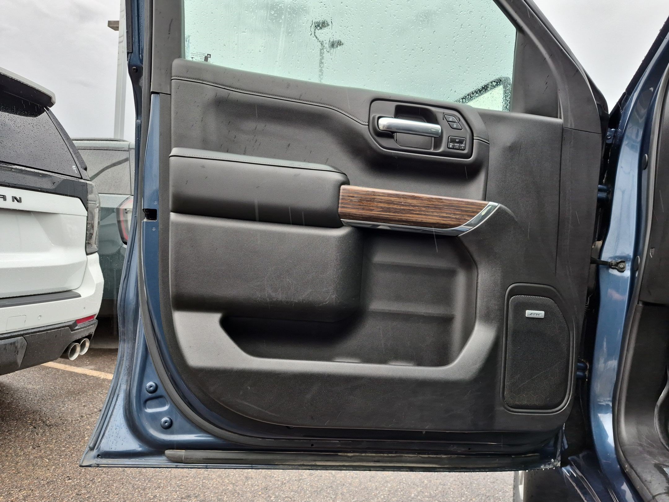 Used 2019 Chevrolet Silverado 1500 High Country w/ Technology Package AWD/4WD image 12