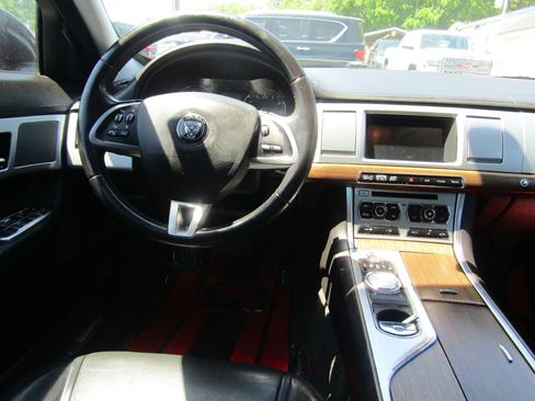 Used 2014 Jaguar XF RWD image 13