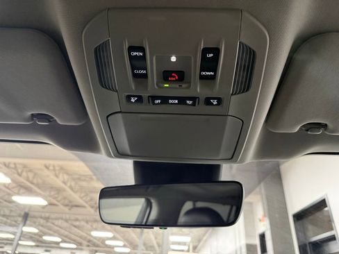 Used 2024 Toyota Highlander XLE image 16