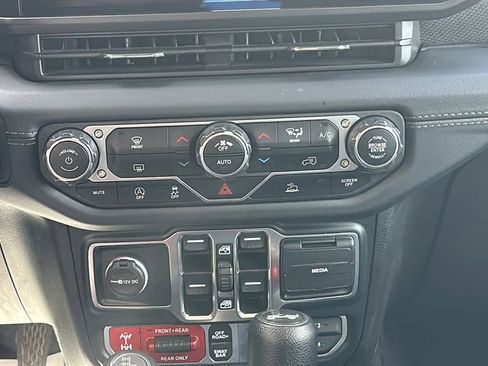 Used 2024 Jeep Wrangler Unlimited Rubicon image 20