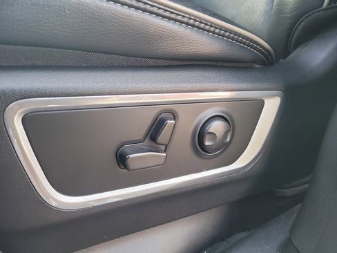 Used 2023 RAM 1500 Laramie AWD/4WD image 19