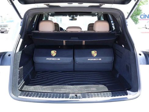 Used 2022 Porsche Cayenne AWD/4WD image 18