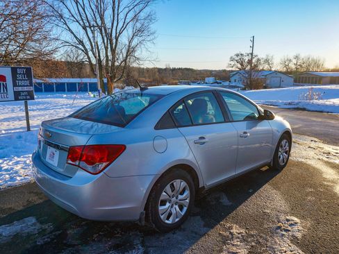 Used 2014 Chevrolet Cruze LS image 3