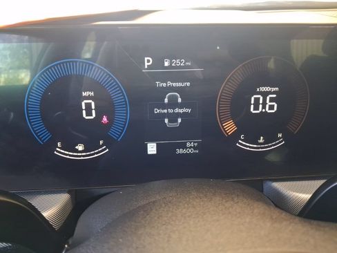 Used 2025 Hyundai Sonata SEL FWD image 2